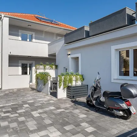 Sogi * Biograd Na Moru