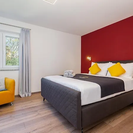 Sogi Biograd Na Moru