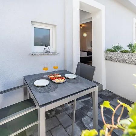 Apartment Sogi *
